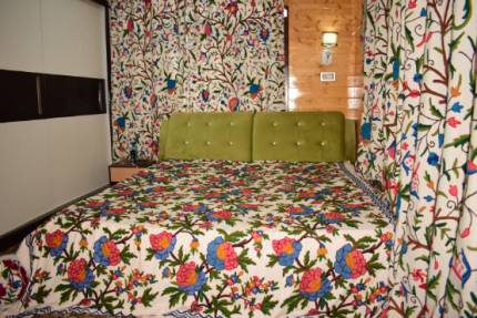 Kashmiri Handmade Dus-oot cotton Double Bedsheet – Pomegranate Design